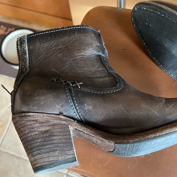 Frye Leslie Artisan Boot - NWOT - Picture 7 of 9